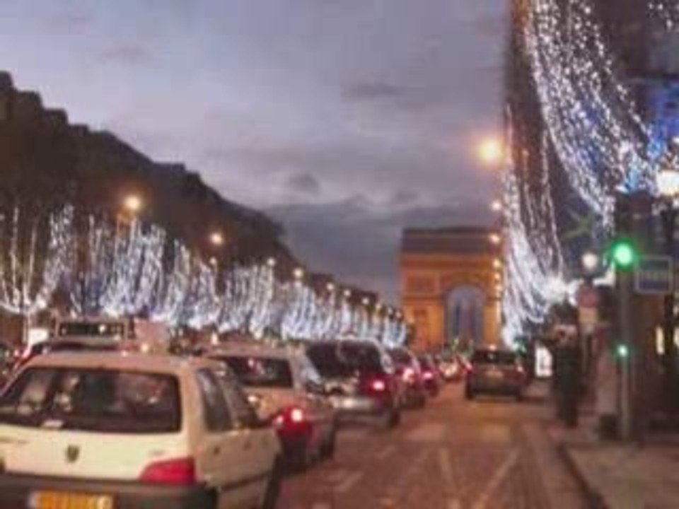 Les Champs élysées illuminés