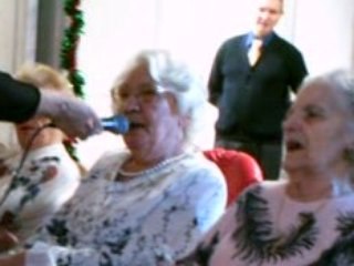 Papa noël déc 08 avec Faby à l'hopital de jour à Menton