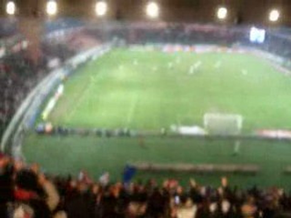 PSG Twente Magnifique Ambiance après le 4e but parisien !!!