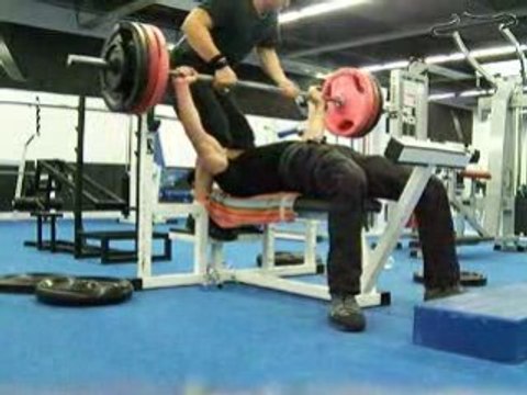 Johanne, 1 rep @ 170 kg au Développé Couché (85 kg BW)