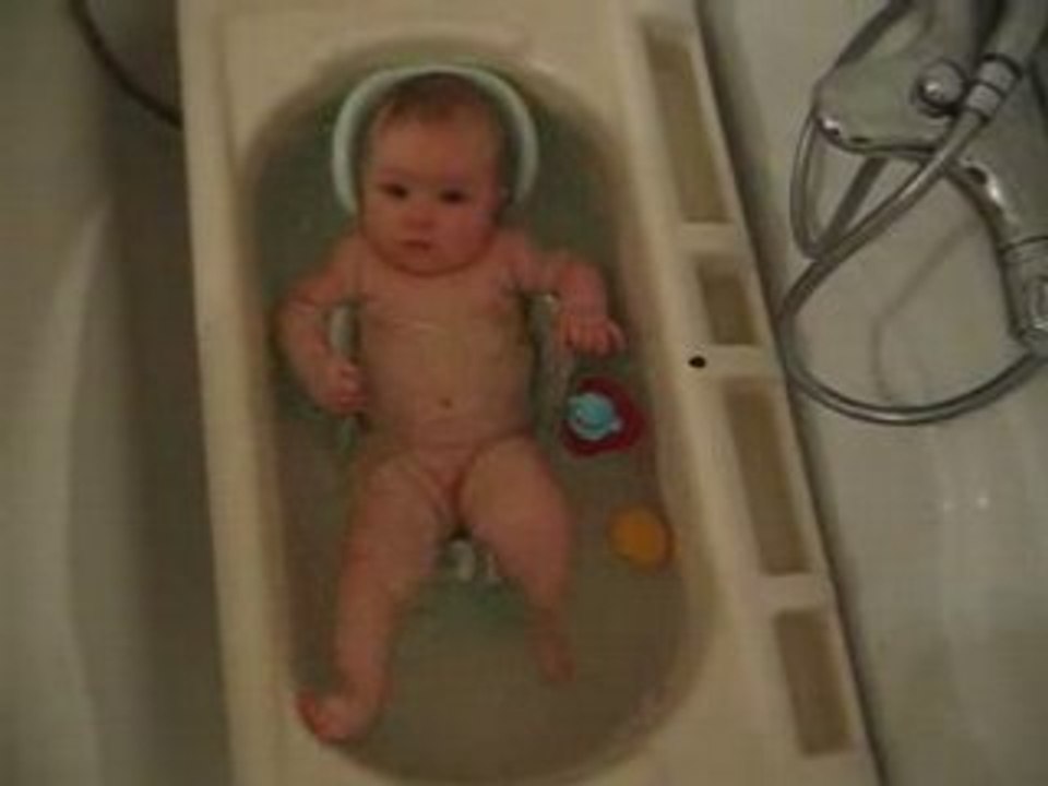 5 mois dans son bain