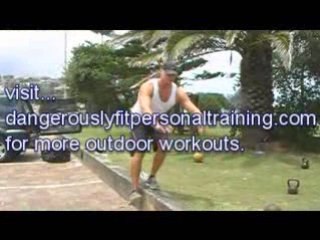 Sydney  Personal Trainer Performs Outdoor Workout