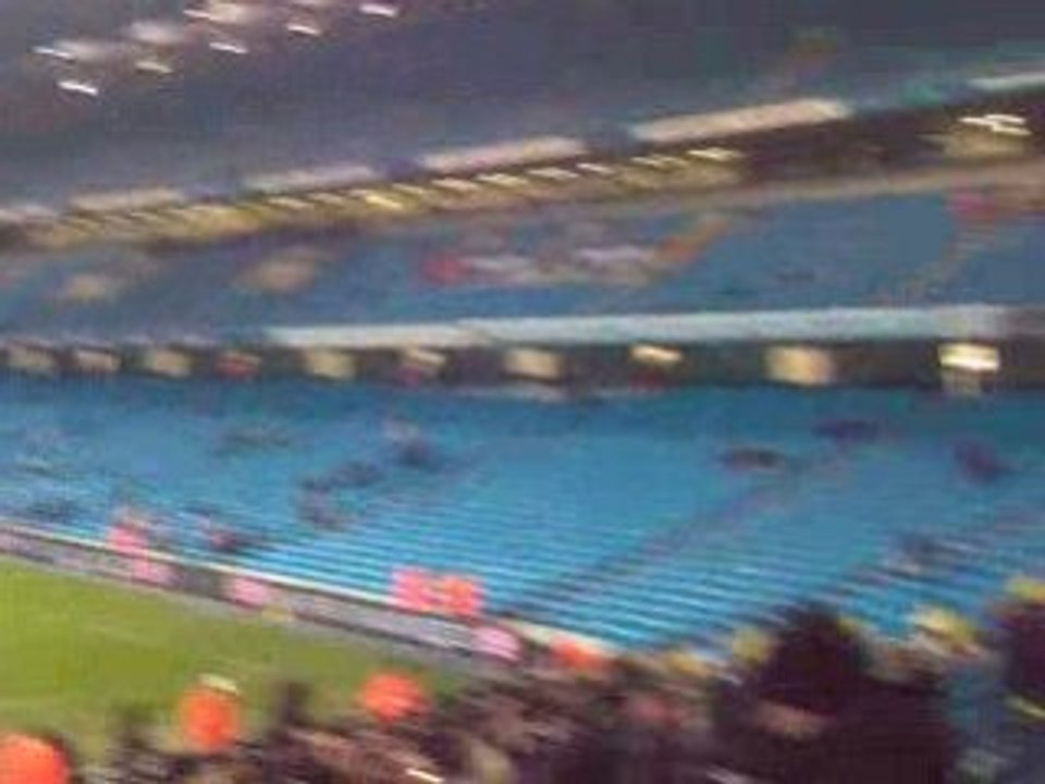 Arrivé dans le stade de city , on prend position