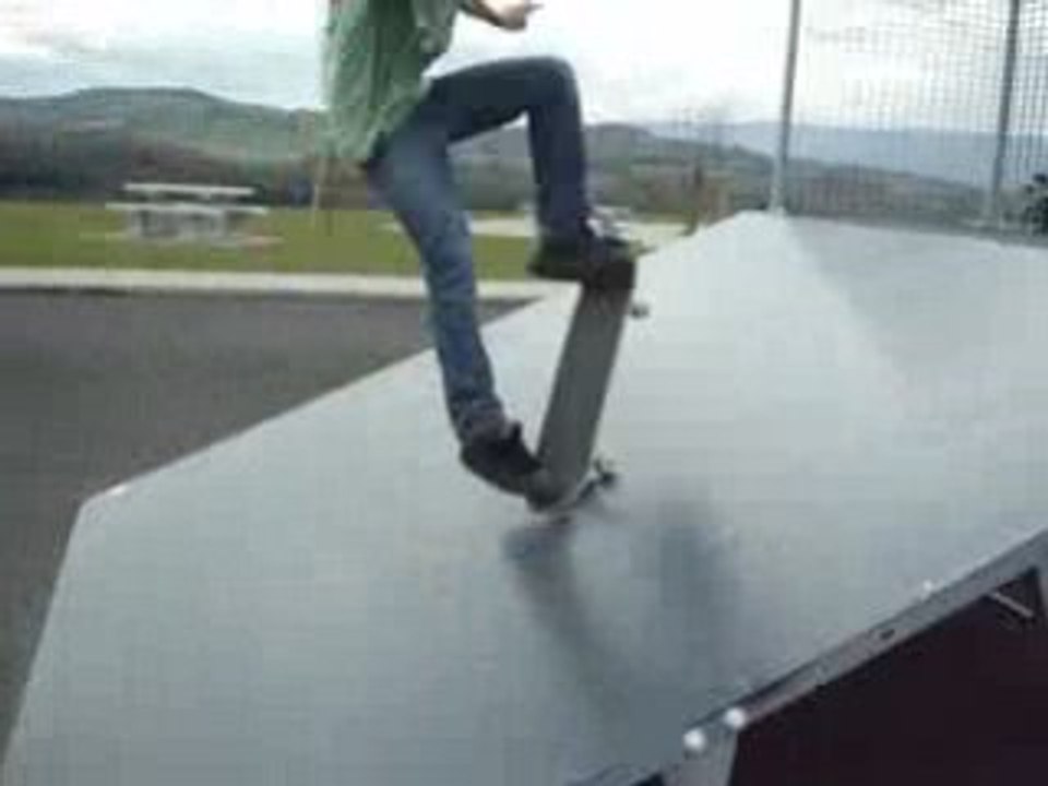 Elias skating 2