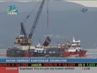 Batan Gemideki Kamyonlar Çıkarılıyor