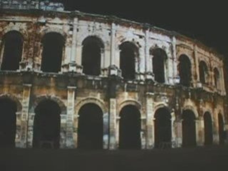 Les arènes de Nîmes transformées en mur d'images