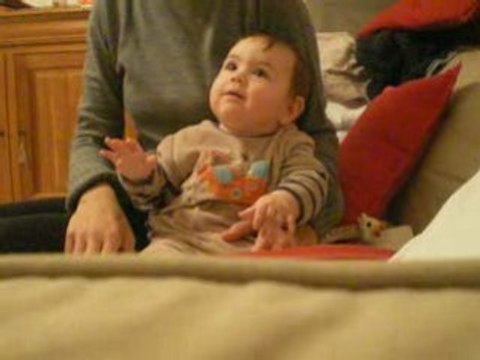 choupinette et ses premiers fous rires (1/2)