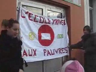 Vaulx-en-Velin  Les parents d'élèves bloquent une école.