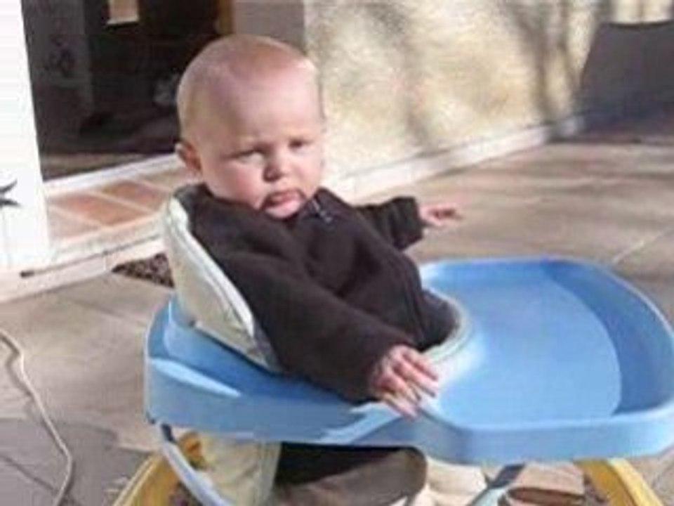 Le 21 décembre : Clément et son trotteur sur la terrasse