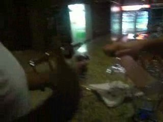 pich boit de lalcool bouillante et se brule la bouche