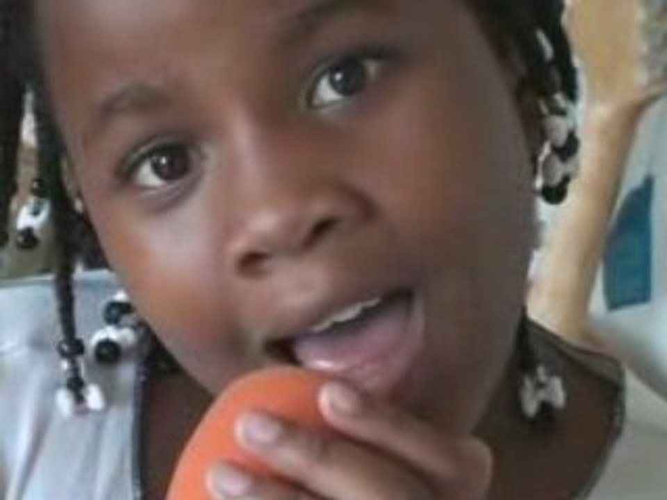 Naima chante Piaf lhymne à l'amour