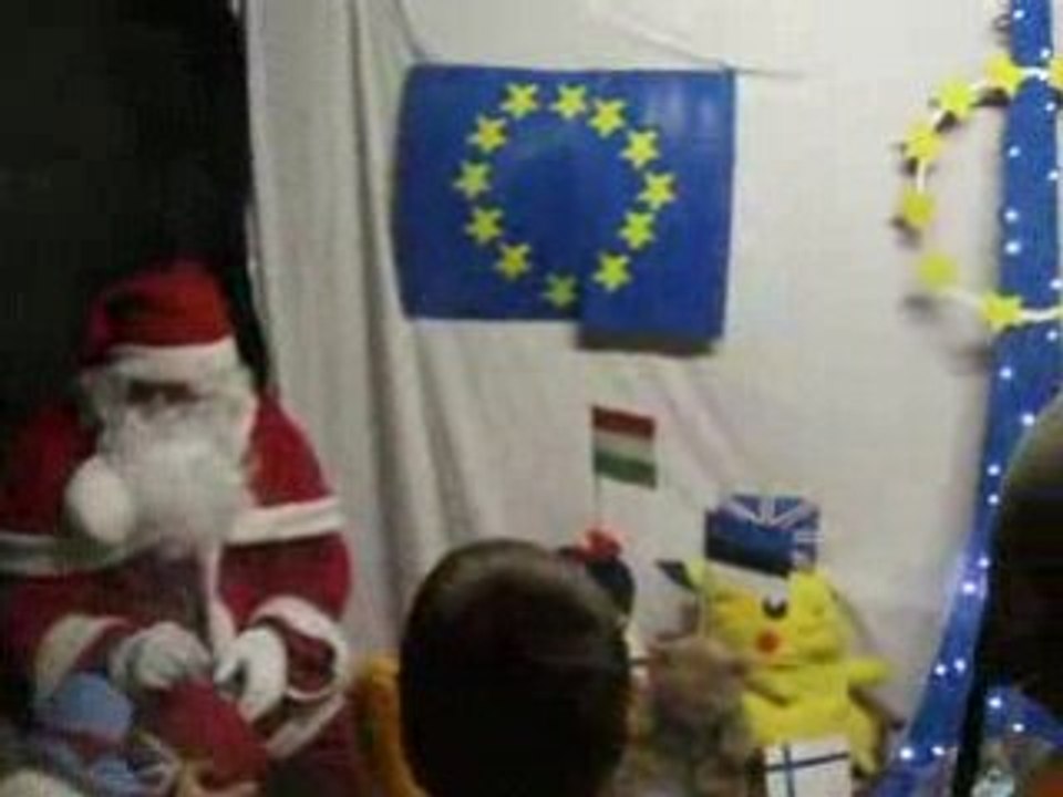 le Père Noël dans sa vitrine à SAULX LES CHAMPLON déc 2008