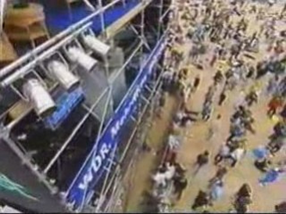 Queens of the stone age - avon (live bizzarre festival)