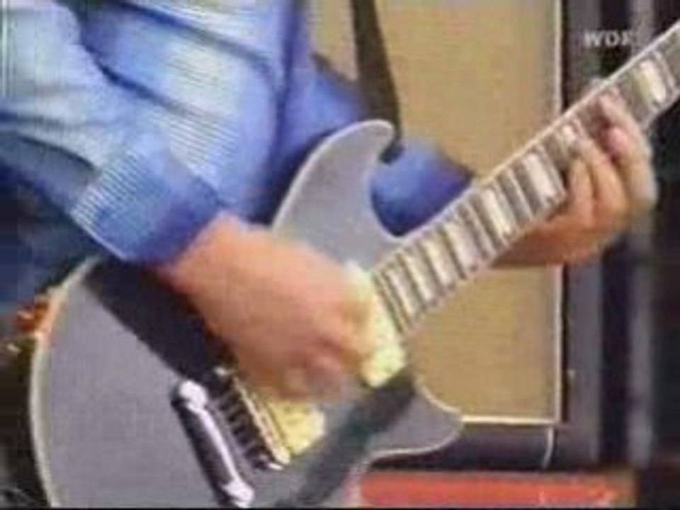 Queens of the stone age - walkin on the sidewalks (bizarre)