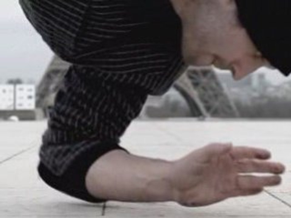 Breakdancing slowly !