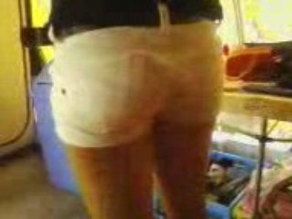 Tiite Soeur Prepare Le Manger