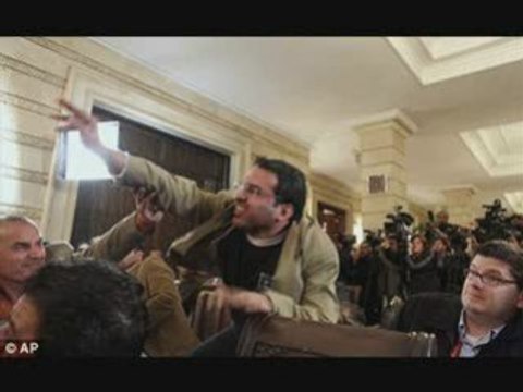 Bush with flying shoes The Matrix press conference