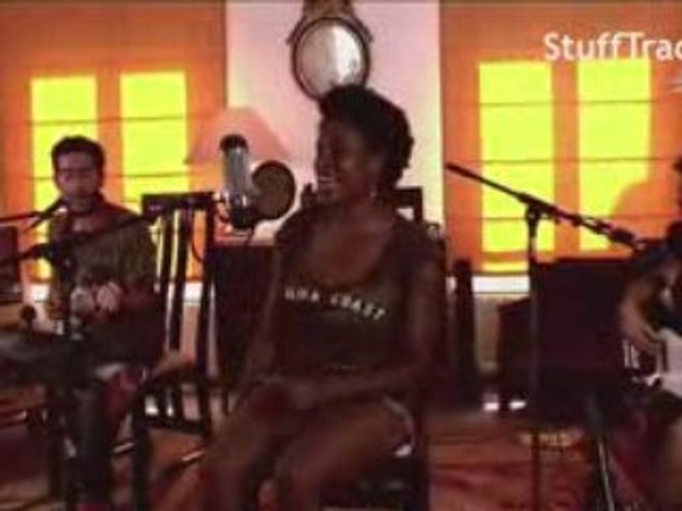 Sandra Nkake - Happy