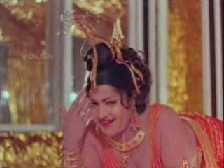 Jayamalini in Gaja Donga