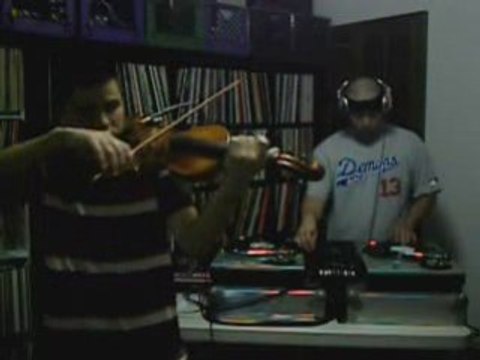 Скрипач + хип-хоп DJ