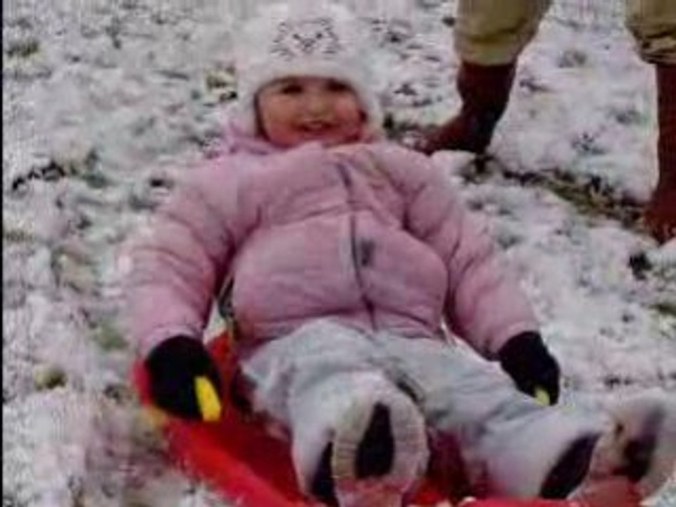 luge dans le jardin avec chloé