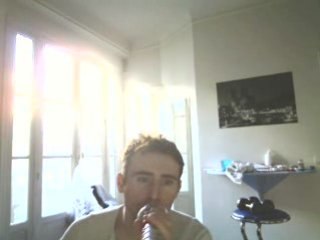 Wiwi égratigne "La voix du Mellow"