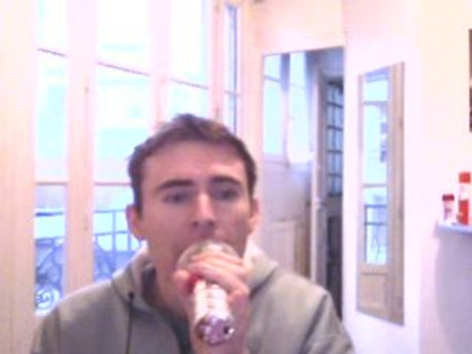 Wiwi égratigne "I've seen that face before"