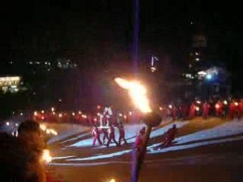 descente aux flambeaux La Clusaz arrivée pere noel