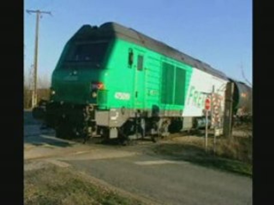 BB 75019 sortant de la raffinerie de Grandpuits