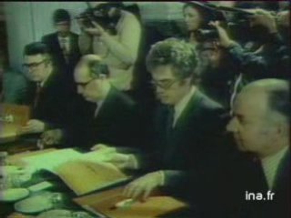 MITTERRAND avec BOUMEDIENE et  le POLISARIO á ALGER