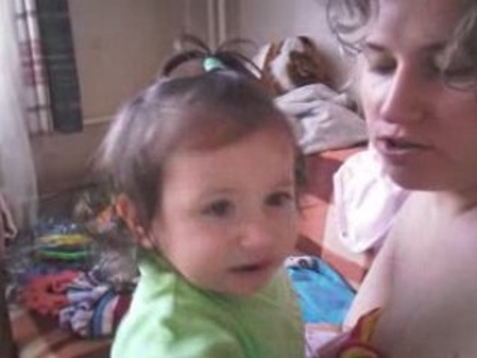 Elizabeth & mummy in the kitchen