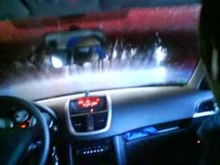 Au lavoir automatique des voitures