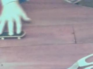 Finger skate