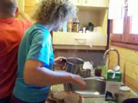 Huevos duros y mantequilla