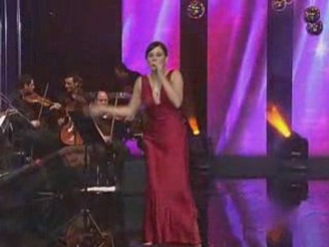 Funda Arar-Ikimiz Bir Fidaniniz- Canli Performans Yep Yeni