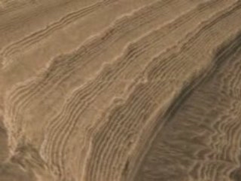 Survol de roches sédimentaires à la surface de Mars