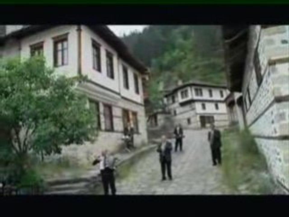 Виевска Фолк Група - Момне Ле Мари Гиздава (High Quality)
