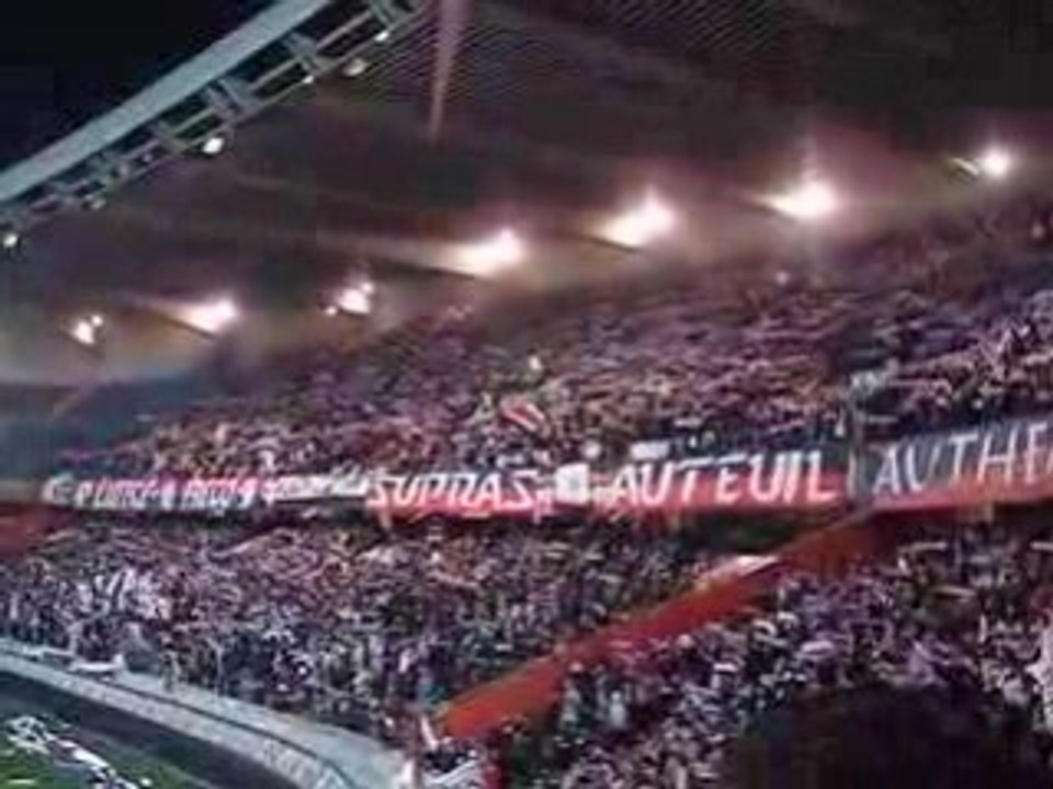 PSG-Lyon "Ô Ville Lumière" vu de G Rouge