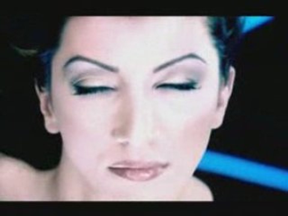 Hande Yener - İyi Günler Konser Version