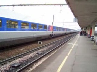 St Pierre des Corps - Arrivée d'un TGV