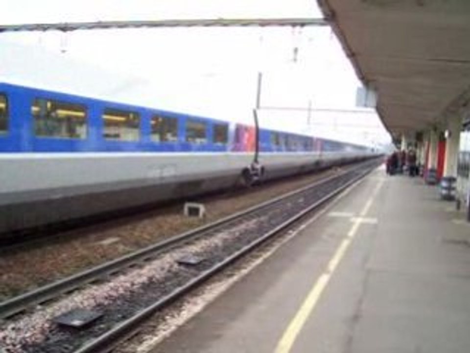St Pierre des Corps - Arrivée d'un TGV