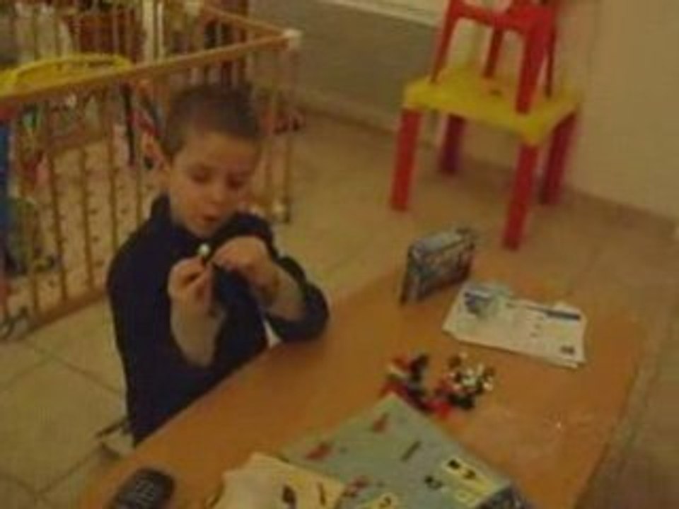 Montage d'un lego en musique !