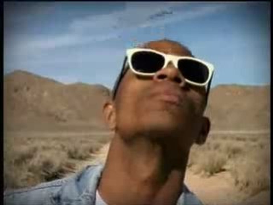 Yelle - Tristesse Joie / Rolf Honey Remix Reebok [HQ Clip]