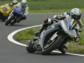 Photos du R1 2005 au circuit d' Issoire