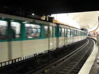 Le MP 59 N°6018 à la station Saint-Michel sur la ligne 4