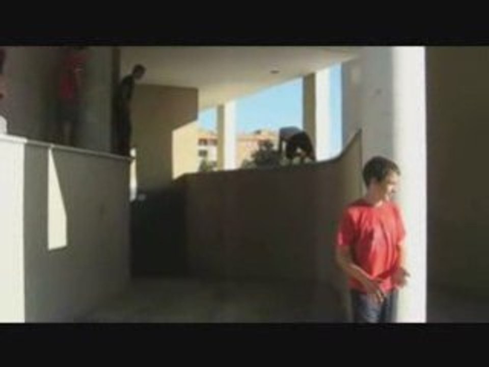 Larry trailer '09