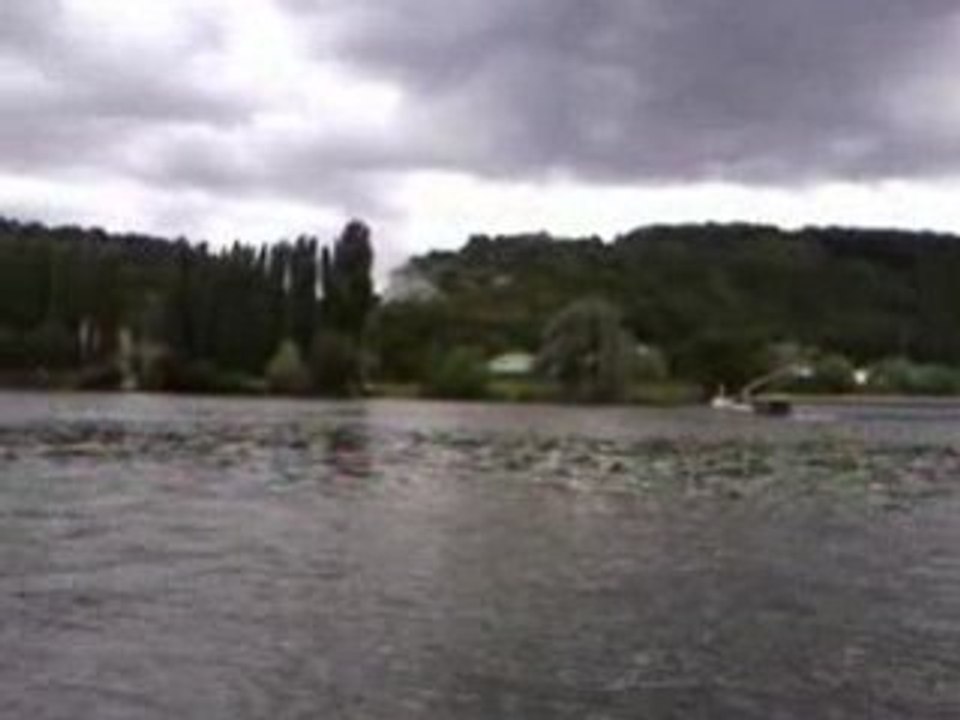 LE BATEAU A MOTEUR ELECTRIQUE