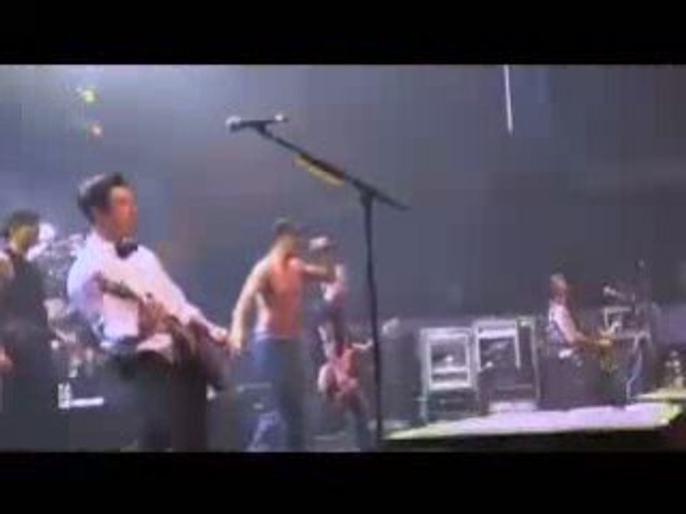 Avenged Sevenfold - Walk (Live in the LBC)