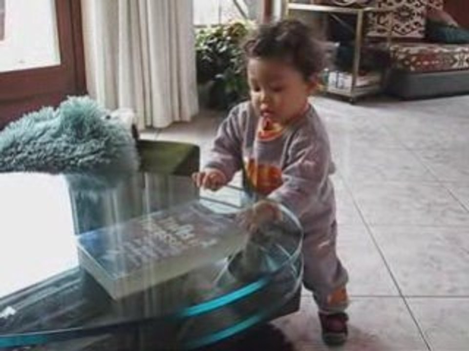 Téo marche tout seul !