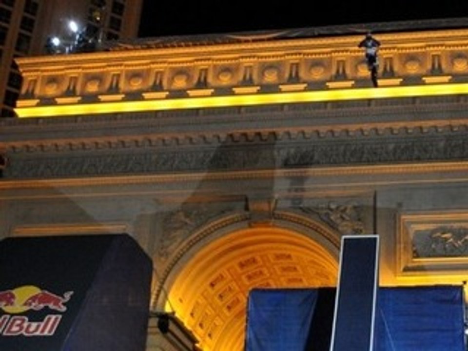 Robbie maddison - Arc de triomphe Las vegas